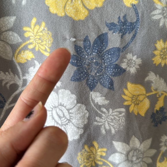 Muk Luk Floral Sleeveless Top - Picture 3 of 4